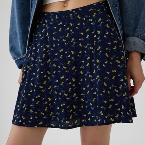 Crepe Floral Mini Skirt Size M - Picture 4 of 7